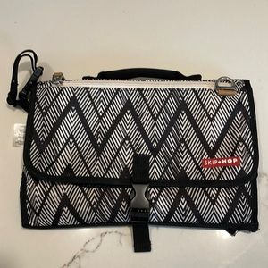 Skip hop travel diaper changing station